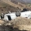 Otomobil şarampole yuvarlandı Otomobil şarampole yuvarlandı