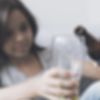 Çocukken alkollü içkilerin tadına baktırılanlar büyüyünce alkolik oluyor