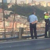 Köprüde ilginç anlar! Polisten intihar 'selfie'si Köprüde ilginç anlar! Polisten intihar 'selfie'si