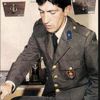 Barış Manço'nun askerdeyken kestirdiği masadaki uzun saçlarına son kez baktığı an