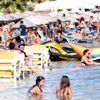 Tatilciler Bodrum plajlarına akın etti