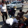 Kadın sürücü çarptığı genç kızın başından ayrılmadı