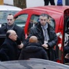 Paris'te polis ekibine ateş açıldı