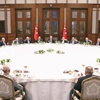 Davutoğlu Darülaceze sakinleriyle buluştu