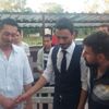 Gazi Yüzbaşı'ya gençlerden sevgi gösterisi Gazi Yüzbaşı'ya gençlerden sevgi gösterisi