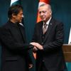 Pakistan Başbakanı, Cumhurbaşkanı Erdoğan’ı tebrik etti
