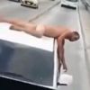 Böyle intikam görülmedi: Kendisini aldatan kocasını çırılçıplak soyup yolda gezdirdi Böyle intikam görülmedi: Kendisini aldatan kocasını çırılçıplak soyup yolda gezdirdi