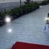 Uyuyan köpeğe süpürgesiyle acımasızca vurdu Uyuyan köpeğe süpürgesiyle acımasızca vurdu