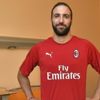 Higuain, Milan formasını giydi Higuain, Milan formasını giydi