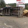 Servislerin karıştığı zincirleme kazada can pazarı: 9 yaralı Servislerin karıştığı zincirleme kazada can pazarı: 9 yaralı