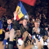 Romanya’da halk ‘yolsuzlukla mücadele’ sözü veren Iohannis’i seçti