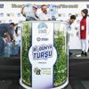 Dünyanın en büyük turşusunu kurdular Dünyanın en büyük turşusunu kurdular