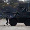Ülkenin başkentinde silah sesleri! Asker sokakta Ülkenin başkentinde silah sesleri! Asker sokakta