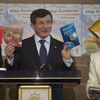 Davutoğlu'ndan Kitap Kumbarası'na destek Davutoğlu'ndan Kitap Kumbarası'na destek