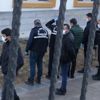Karantinada kaldığı bina önünde ölü bulundu Karantinada kaldığı bina önünde ölü bulundu
