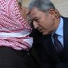 Bakan Akar Şanlıurfa'da namaz kılıp, vatandaşlarla sohbet etti
