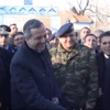 Yunan Başbakan'dan jest Yunan Başbakan'dan jest