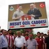 Mesut Özil tabelasının açılışı yapıldı Mesut Özil tabelasının açılışı yapıldı