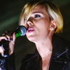 Scarlett Johansson müziğe soyundu