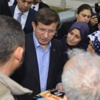 Başbakan Davutoğlu'nun yolunu kestiler Başbakan Davutoğlu'nun yolunu kestiler