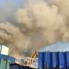 Zeytinburnu’nda geri dönüşüm tesisinde yangın: Dumandan göz gözü görmedi