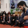 Davutoğlu cemevini ziyaret etti