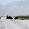 Hakkari'de kapalı yolu açıp teröristlerle toplantı yapmışlar