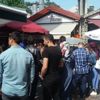 Sıcağın altında saatlerce ciğer beklediler Sıcağın altında saatlerce ciğer beklediler