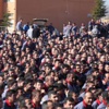 İşçiler işi bıraktı holding patronu işçilere seslendi İşçiler işi bıraktı holding patronu işçilere seslendi