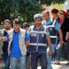 Çıplak fotoğraflı şantaj yapan karı kocalı çete yakalandı