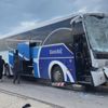 Yolcu otobüsü çekiciye çarptı: 12 yaralı Yolcu otobüsü çekiciye çarptı: 12 yaralı