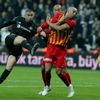 Beşiktaş - Kayserispor maçında büyük tartışma! Top çizgiyi geçti mi?