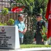 Bayram arifesinde mezarlıklar ziyaretçilerle doldu Bayram arifesinde mezarlıklar ziyaretçilerle doldu