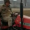 Mehmetçik evden çıkamayan vatandaşın tarlasını sürdü Mehmetçik evden çıkamayan vatandaşın tarlasını sürdü