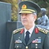 Orgeneral Akar, Aliyev’in Mezarını Ziyaret Etti Orgeneral Akar, Aliyev’in Mezarını Ziyaret Etti