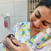10 gramlık minik kediye özel beslenme programı uygulanıyor 10 gramlık minik kediye özel beslenme programı uygulanıyor