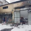 Esenyurt'ta tamirhanede yangın: 6 araç yandı Esenyurt'ta tamirhanede yangın: 6 araç yandı