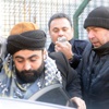 Cumhuriyet gazetesi önünde 3 kişi gözaltına alındı Cumhuriyet gazetesi önünde 3 kişi gözaltına alındı