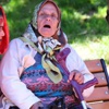 Yaşlı kadına kalp krizi geçirteceklerdi Yaşlı kadına kalp krizi geçirteceklerdi