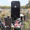 Rusya'da iPhone şeklinde mezar taşı