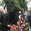 Nazım Hikmet ölümünün 57. yılında mezarı başında anıldı Nazım Hikmet ölümünün 57. yılında mezarı başında anıldı