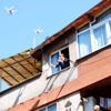 Annelere drone ile havadan çiçek yağdı