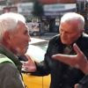 Şehrin merkezinde parkomatçıya taksicilerden dayak Şehrin merkezinde parkomatçıya taksicilerden dayak