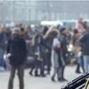 Paris'te askerlerin üzerine araç sürüldü