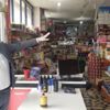 Kasayı kapıya kurdu, müşteriden siparişleri kapıdan işaretle almaya başladı Kasayı kapıya kurdu, müşteriden siparişleri kapıdan işaretle almaya başladı
