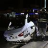 5 parçaya ayrılan otomobilden yara almadan kurtuldu 5 parçaya ayrılan otomobilden yara almadan kurtuldu