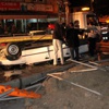 Otomobil köprüden uçtu: 1 yaralı Otomobil köprüden uçtu: 1 yaralı