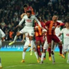 Aslan, liderlik için seyircisi önünde Aslan, liderlik için seyircisi önünde