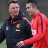 Van Persie'nin menajeri F.Bahçe kulüp binasında