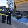Hafriyat kamyonu belediye işçisini ezdi